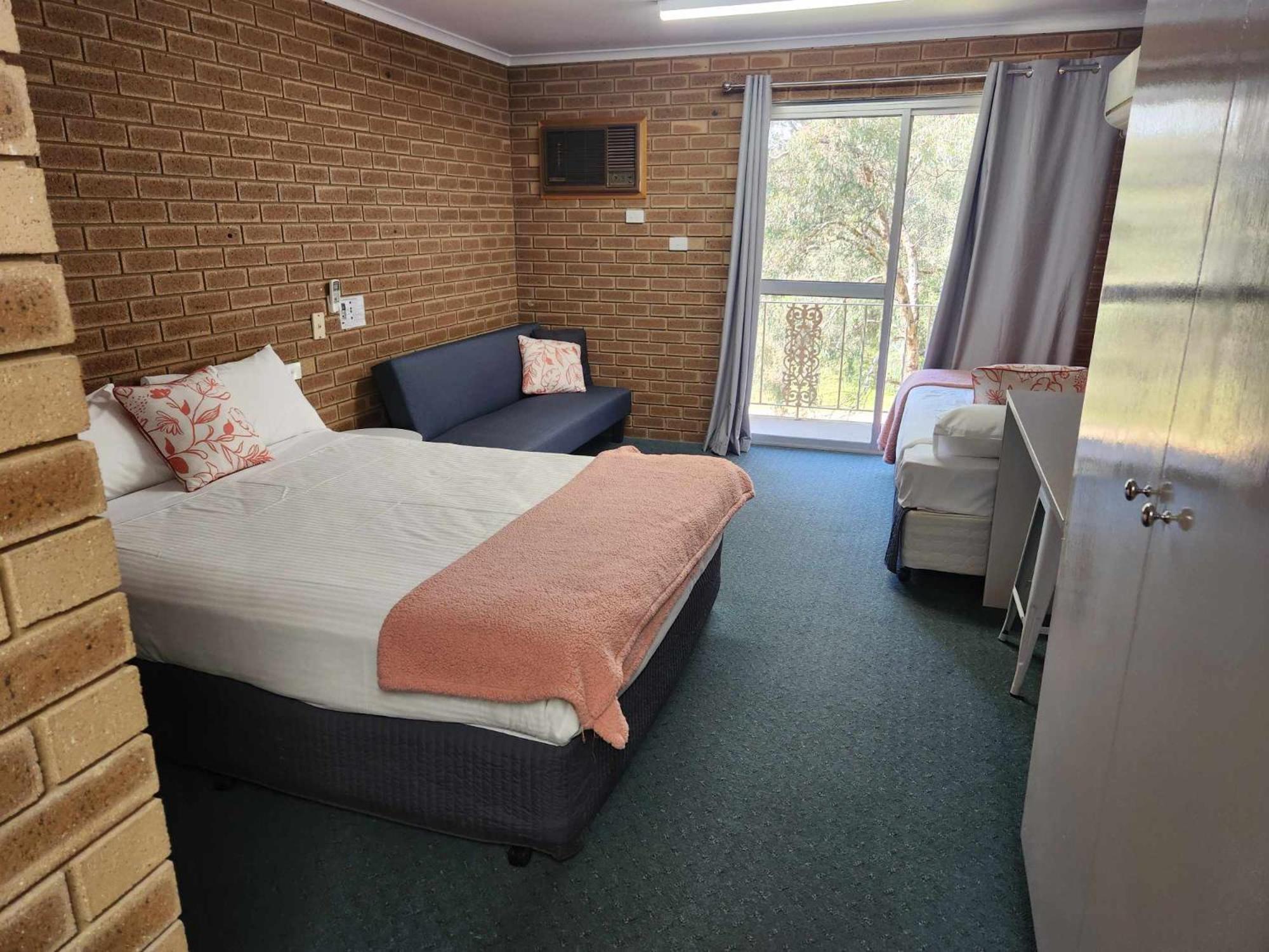Corowa Golf Club Motel Exterior photo
